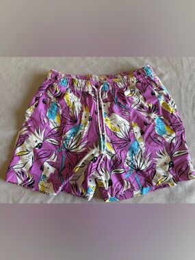 Chubbies Pink Cockatoo Swim Trunks Men Medium 5.5” Inseam Lined Tropical Shorts